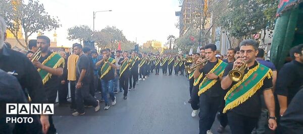 زائران بارگاه ملکوتی  امام مهربانی ها به سوگ نشستند 