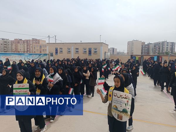 نکوداشت شهادت رهبر مقاومت در دبیرستان شهید باقری 