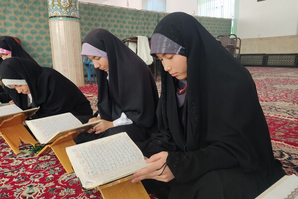 اعتکاف دختران دانش‌آموز شهر سورمق