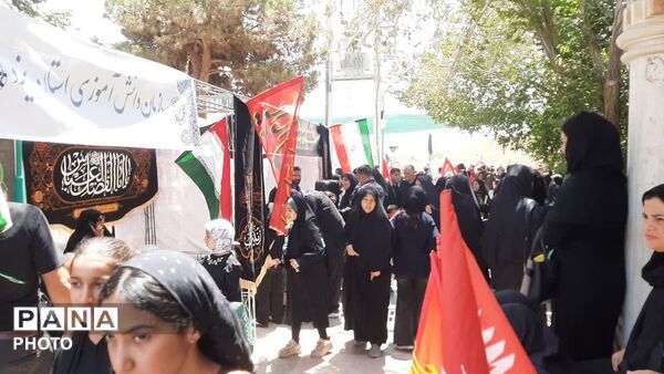 موکب‌های اربعینی «عشاق الحسین» و «با انرژی‌ها» سازمان دانش‌آموزی یزد در نجف‌آباد 