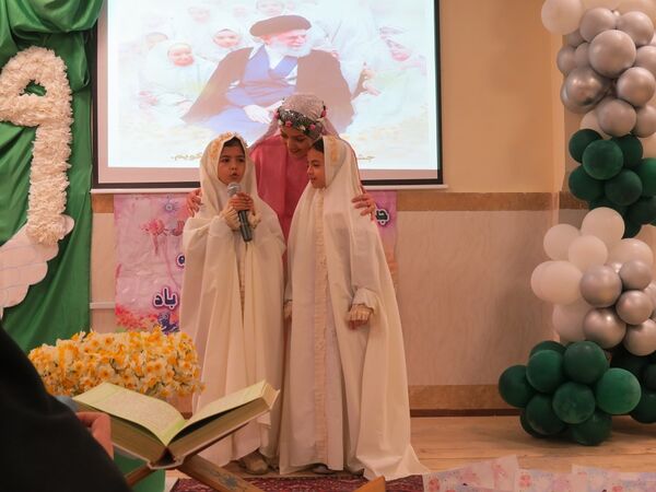 نواختن زنگ جشن نیکوکاری در دبستان امام خمینی(ره) بجنورد
