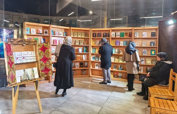 برپایی نمایشگاه کتاب در مجتمع طلای سفید بجنورد 