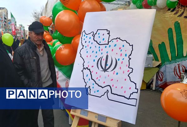 راهپیمایی ۲۲ بهمن با حضور پرشور مردم انقلابی در تهران