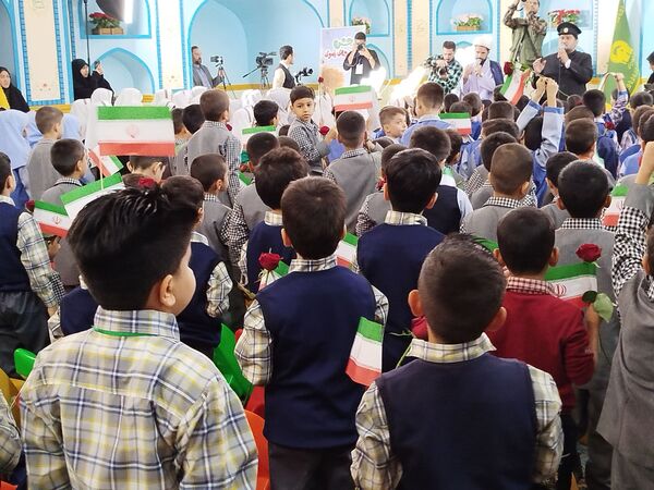 شادی و رنگ در جشن شکوفه‌ها در حرم امام رضا (ع)