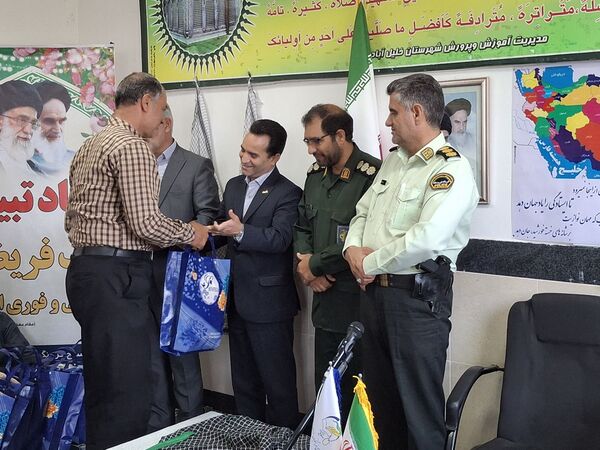آیین تجلیل از رزمندگان و آزادگان سرافراز دفاع مقدس 