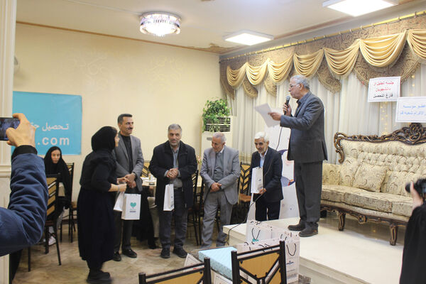 تجلیل از دانشجویان و فارغ التحصیلان دانشگاهی موسسه خیریه دارالاکرام قم