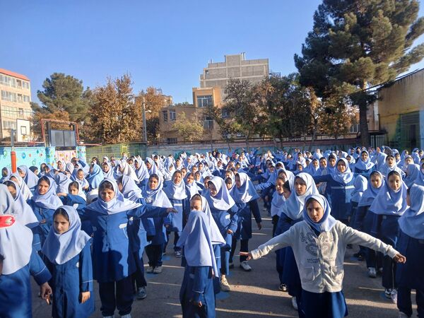 مراسم صبحگاهی در مدرسه دخترانه بنت الهدی صدر۲ 