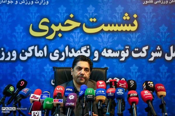 بازدید خبرنگاران از روند بازسازی و تعمیرات ورزشگاه آزادی 