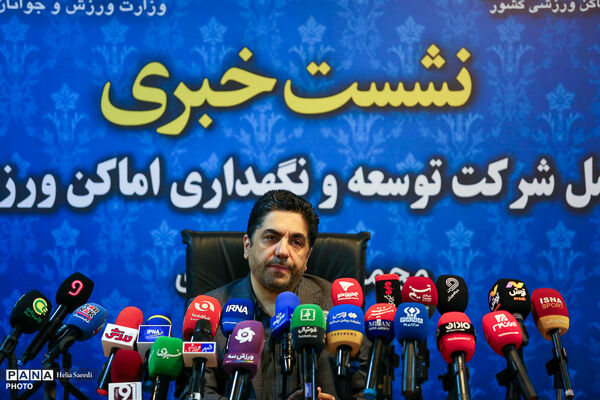 بازدید خبرنگاران از روند بازسازی و تعمیرات ورزشگاه آزادی 