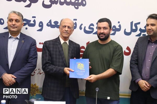 نشست خبری مدیرکل نوسازی، توسعه و تجهیز مدارس آذربایجان‌شرقی 