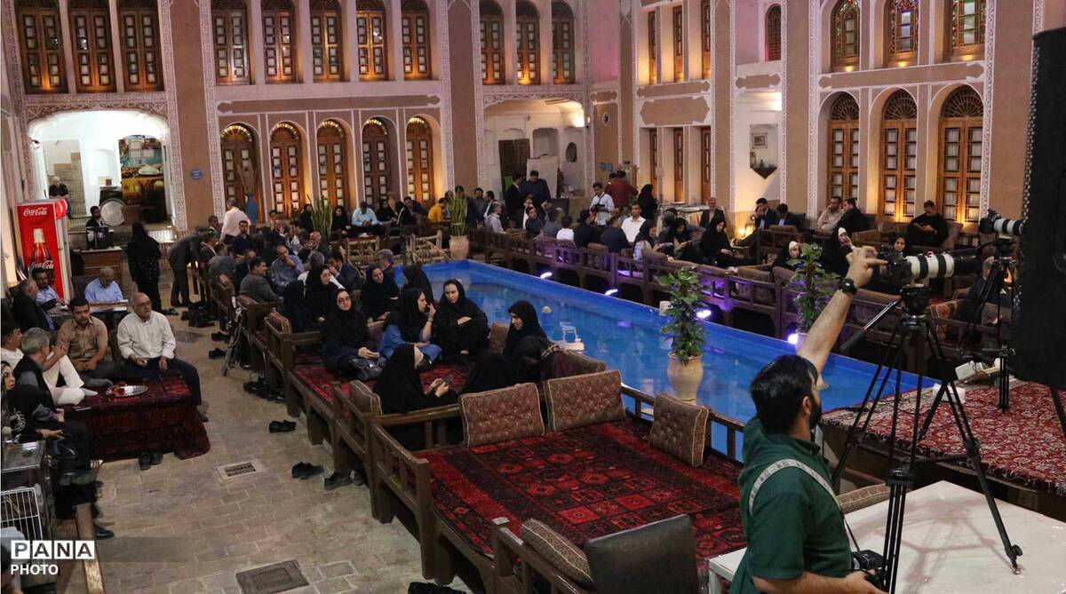 نشست اصحاب رسانه با نماینده مردم یزددر مجلس شورای اسلامی