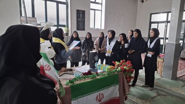 جشن روز دانش آموز دختران دبیرستان حضرت فاطمه و حضرت رقیه در مهدیه شهر بار نیشابور 