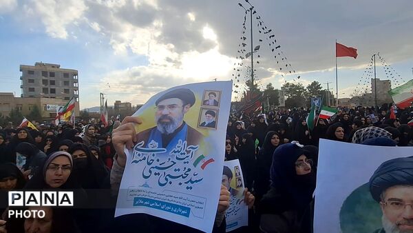مراسم بیعت مردم ملایر با آیت‌الله سید مجتبی خامنه‌ای