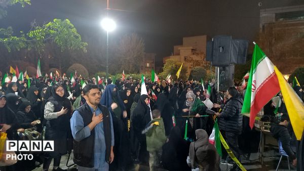 تجمعات شبانه همراه با موکب سازمان دانش آموزی در میدان المپیک 