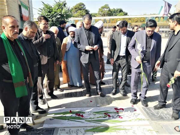 گلباران مزار شهدای حماسه آزادسازی خرمشهر در قم