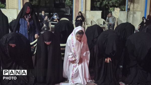 شب‌های نورانی گلزار شهدا در تجمعات مردمی در فارسان