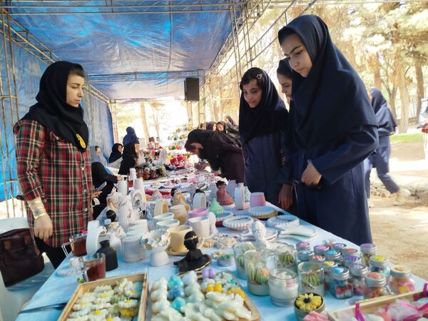 اردوی تفریحی تشویقی دانش‌آموزان دبیرستان زنده یاد رقیه مظفری‌نیا 
