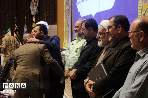 رونمایی از نخستین جلد دانشنامه دفاع مقدس استان قم