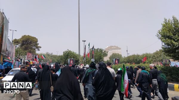 روایتِ تصویری از یک بدرقه تاریخی در قم