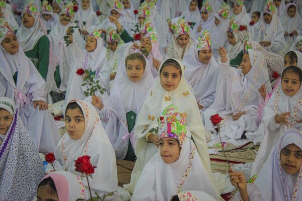 جشن تکلیف ۶۰۰دانش‌آموز دختر گتوندی