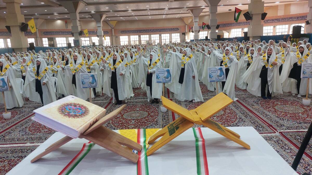 گردهمایی بزرگ دانش‌آموزان دختر مدارس غیر دولتی در همایش یاوران مقاومت یاوران نماز