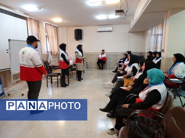 طرح همسان‌سازی آموزش مربیان دادرس شعب جمعیت هلال احمر استان در مرکز آموزش‌های تخصصی اصفهان