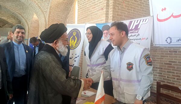 میز خدمت ادارات نیشابور پیش از نماز جمعه 
