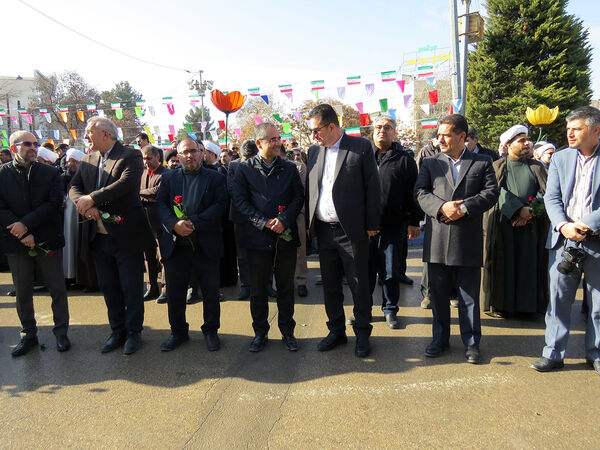 نواختن زنگ انقلاب و گرامیداشت سالروز ورود رهبر شهرستان بجنورد 