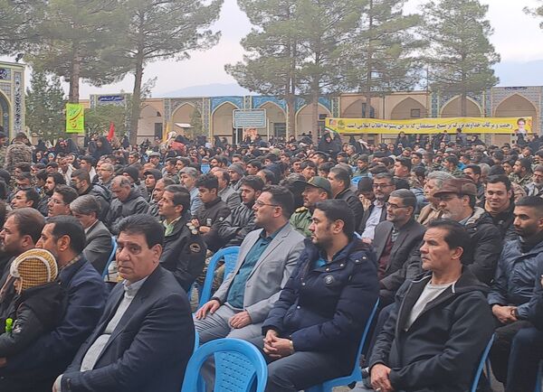  غبارروبی مزار شهدا در نیشابور 
