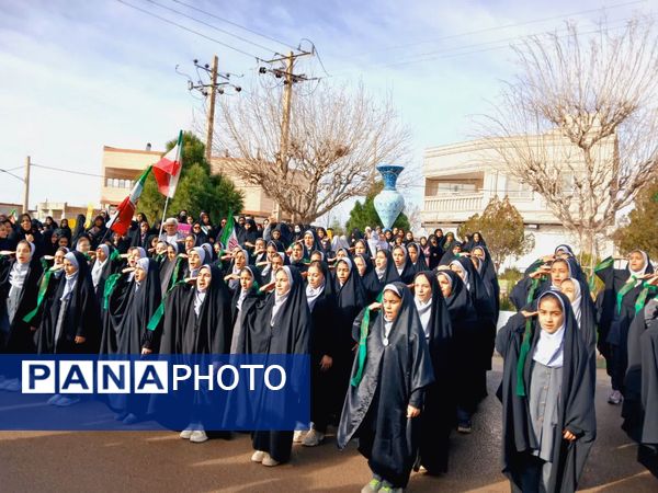 حضور باشکوه مردم کندر در راهپیمایی ۲۲ بهمن