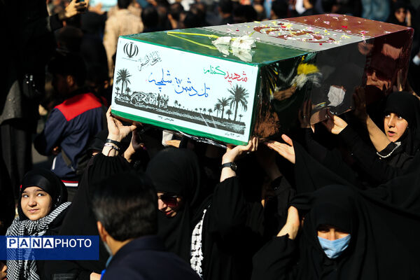 تشییع پیکر مطهر ۱۰۰ شهید گمنام