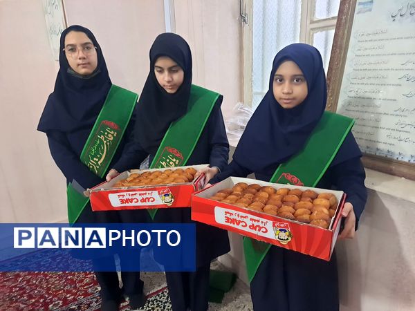 بازدید مادر شهید از مدرسه شاهد تکتم 