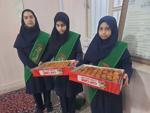 بازدید مادر شهید از مدرسه شاهد تکتم 
