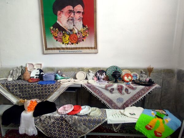 برگزاری نمایشگاه کارهای هنری در دبیرستان فیاض شهرستان کاشمر 