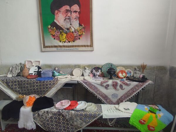برگزاری نمایشگاه کارهای هنری در دبیرستان فیاض شهرستان کاشمر 