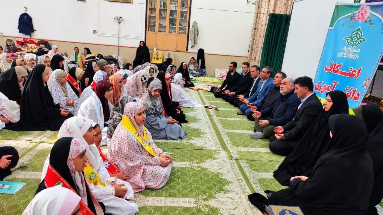 اعتکاف دانش‌آموزی با ۹ هزار شرکت‌کننده در آذربایجان غربی برگزار شد