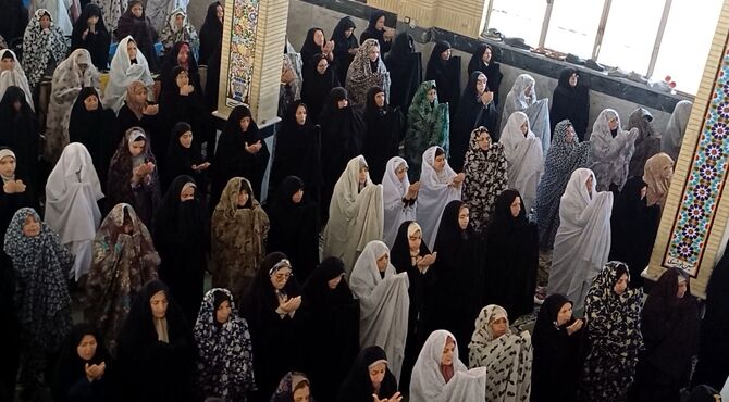 گردهمایی مؤمنان در مسجد فیروزآباد 