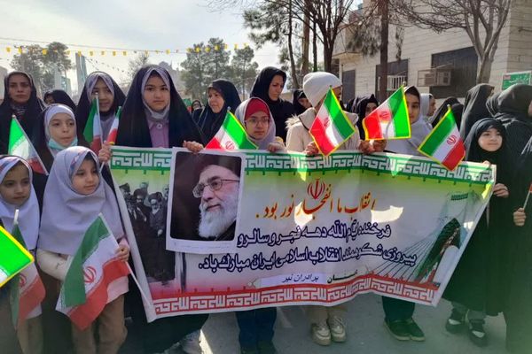 حضور با شکوه مردم زرقان در راهپیمایی 22 بهمن ماه