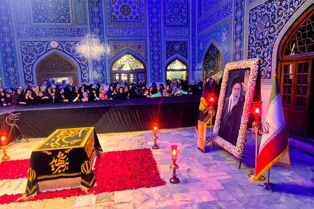 آرامش ابدی در سایه خورشید؛ حرم رضوی در قاب سوگ و زیارت - 2