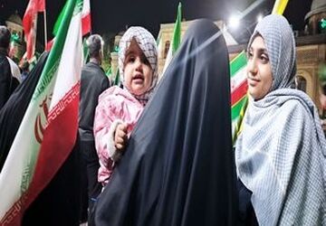 حضورِ سبزِ مردمِ یکن‌آباد در میدانِ امام؛ ادایِ احترام به حماسه‌سازانِ خدمت