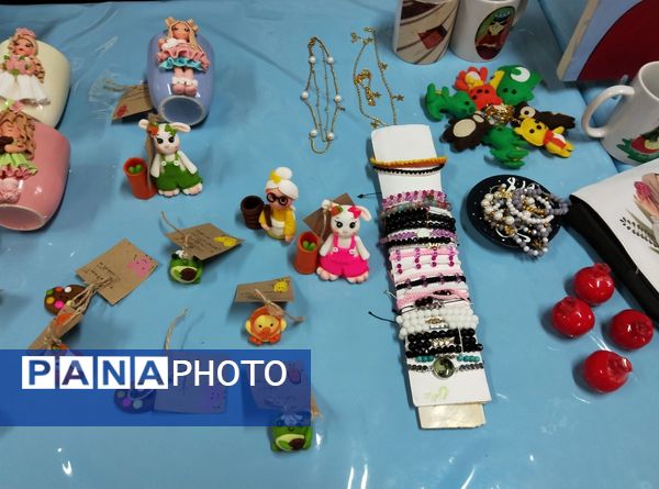 بازارچه هنرهای دستی هنرستان آفرینش منطقه رضویه