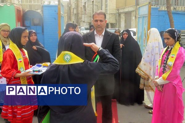 فجر دانش آموزی در قلبِ ری