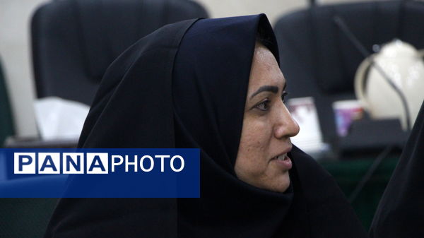 نشست صمیمانه دبیران منتخب زبان و ادبیات فارسی