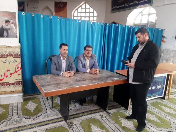 حضور دانش‌آموزان و برپایی میز خدمت در نماز جمعه این هفته آشخانه 