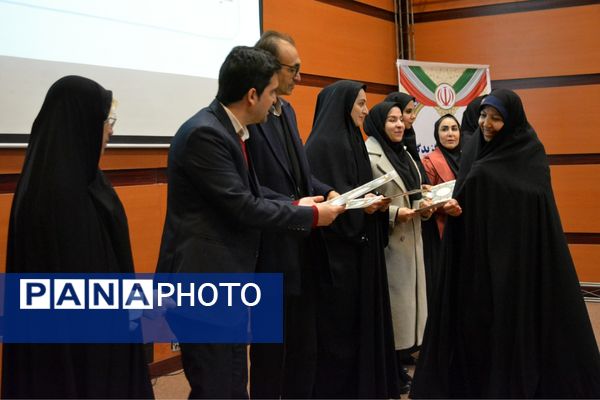 آیین تجلیل از برگزیدگان حوزه مشاوره و پیشگیری از آسیب‌های اجتماعی بهارستان‌دو