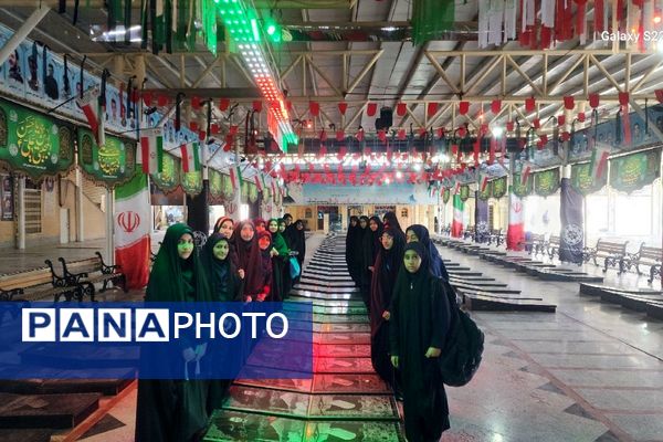 زیارت گلزار شهدا و اقامه نماز جماعت دانش‌آموزان فرزانگان در امامزاده ابراهیم ملارد