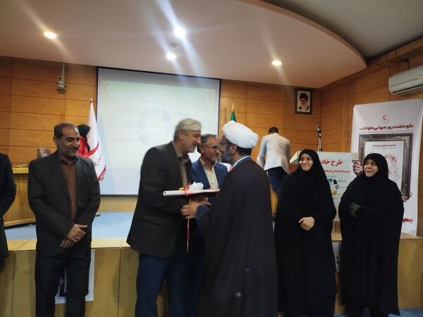 اجرای طرح هر محله یک خادم هلال در تویسرکان