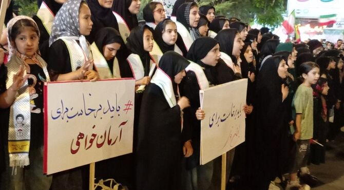 اجرای همگانی سرود «باید برخاست» همزمان با اجتماعات شبانه مردمی در بجنورد