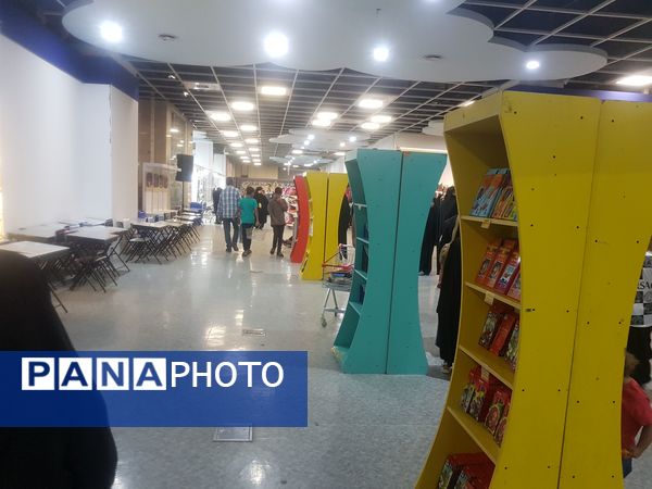 عرضه نوشت افزار ایرانی در نمایشگاه ایران نوشت حرم مطهر رضوی