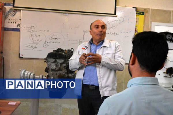برگزاری کارگاه آموزشی آشنایی با سیستم موتور و سیستم سوخت‌رسانی خودرو در بهارستان 2